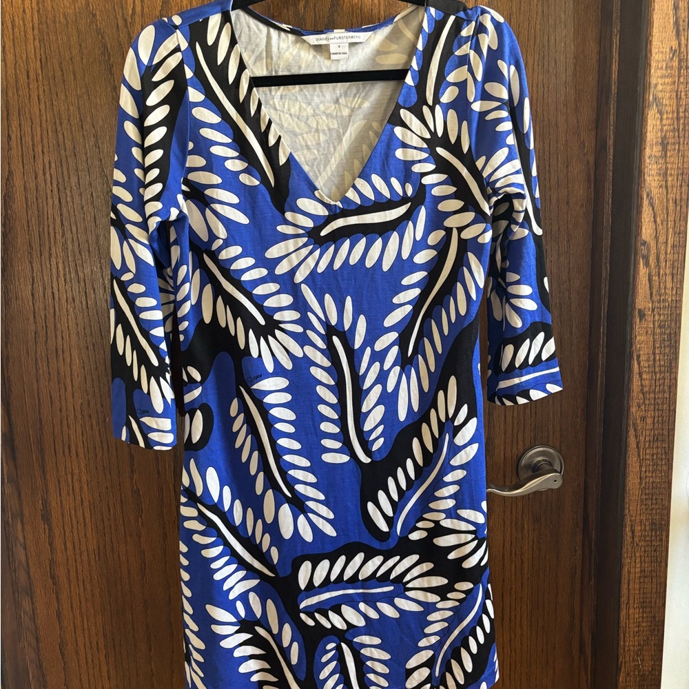 Like New Auth. Silk Diane Von Furstenberg Blue White Black KADEN Dress US 8